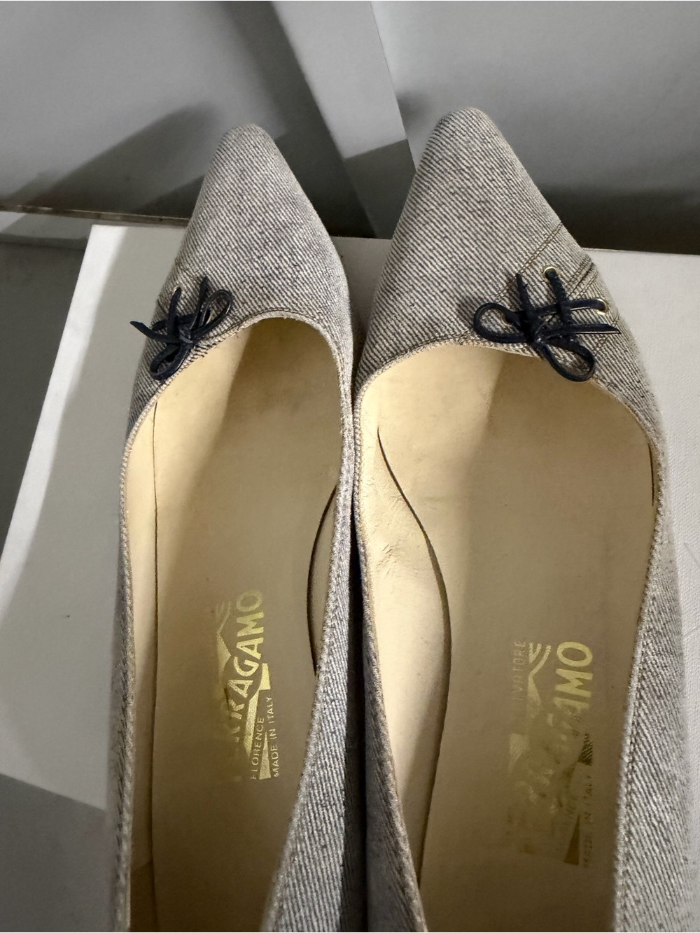Salvatore Ferragamo Grey & White Striped Fabric Bow Pointed Toe Flats Size 10 B - Picture 10 of 13